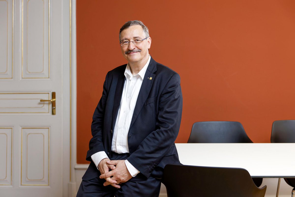 Werner Siemens-Stiftung (@wss_stiftung) on Twitter photo Michael Hengartner übernimmt neu den Vorsitz des Wissenschaftlichen Beirats der Werner Siemens-Stiftung. Der Molekularbiologe ist eine der wichtigsten Forschungsstimmen der Schweiz – er war Rektor der Universität Zürich und präsidiert heute den ETH-Rat.
wernersiemens-stiftung.ch/detail/hochkar… Michael Hengartner übernimmt neu den Vorsitz des Wissenschaftlichen Beirats der Werner Siemens-Stiftung. Der Molekularbiologe ist eine der wichtigsten Forschungsstimmen der Schweiz – er war Rektor der Universität Zürich und präsidiert heute den ETH-Rat.
wernersiemens-stiftung.ch/detail/hochkar…