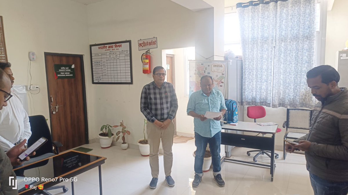 आज दिनांक 18.02.2024 को मंडल कार्यालय,सतना में स्वच्छता शपथ लिया गया।