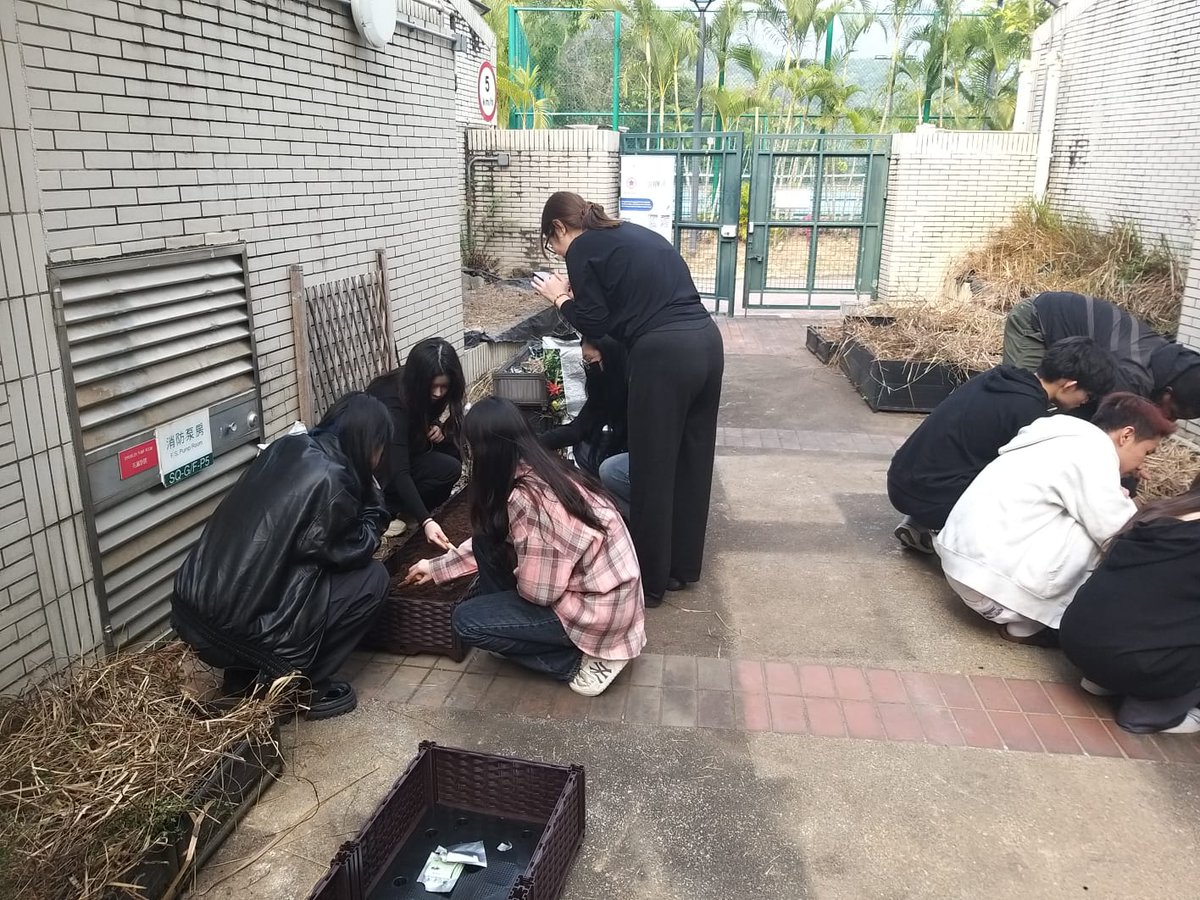 appincentivized's tweet photo. 🌱 Our inaugural Green Planting at 1/F Eco Garden in JCSQ was a fantastic start to the #EdUHK #30for30Challenge was a success! 🎉 Thanks to everyone who participated! 🌿

Stay tuned for more SAO incentivized activities! 💪 

#GreenSustainability #StudentEngagement #IncentivizED https://t.co/ZFSeFPthdQ