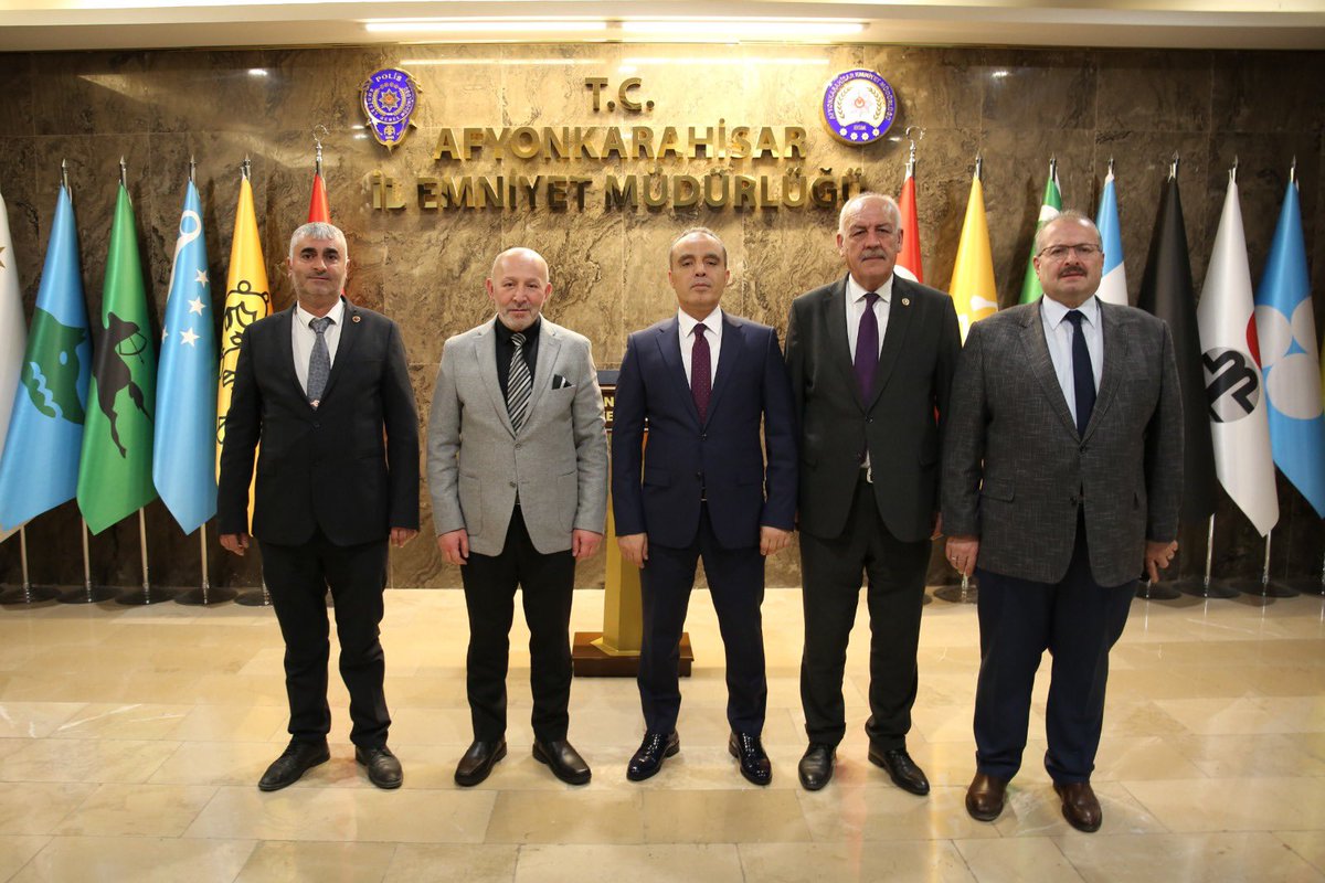 Cumhurbaşkanlığı Kararnamesi kapsamında ilimize atanan İl Emniyet Müdürümüz Ahmet Birtan Erol’u makamında ziyaret ederek hayırlı olsun dileklerimizi ilettik.

Kendisine yeni görevinde başarılar diliyor, şehrimizde yapacağı çalışmalarda muvaffakiyetler temenni ediyorum.