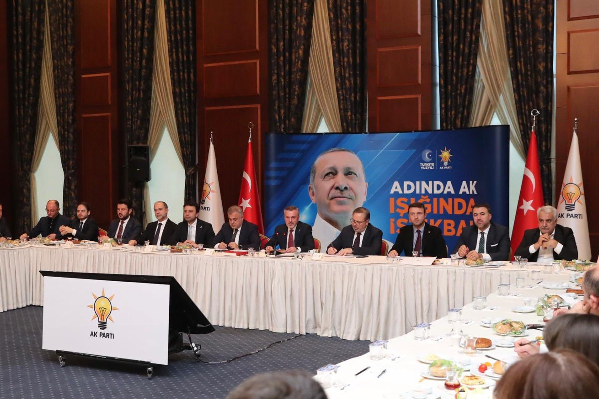 erkankandemir's tweet photo. Büyük Kongremiz öncesi basın mensuplarımızla Genel Merkezimizde bir araya geldik. Kongremize dair hazırlıklarımızı paylaştık. https://t.co/NfOBUQX6dF