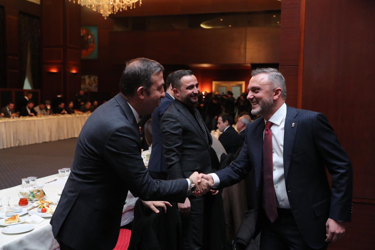 erkankandemir's tweet photo. Büyük Kongremiz öncesi basın mensuplarımızla Genel Merkezimizde bir araya geldik. Kongremize dair hazırlıklarımızı paylaştık. https://t.co/NfOBUQX6dF