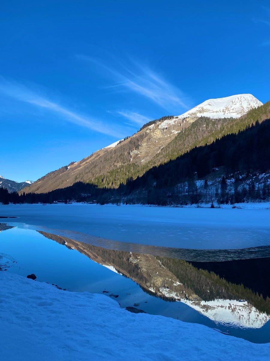 po_petit's tweet photo. Balade autour du lac de Montriond avec une belle vue sur le Roc d’Enfer 🏔️❄️
#Avoriaz #Morzine #Montriond #BaladeSympa #HauteSavoie https://t.co/EvIVQhxhal