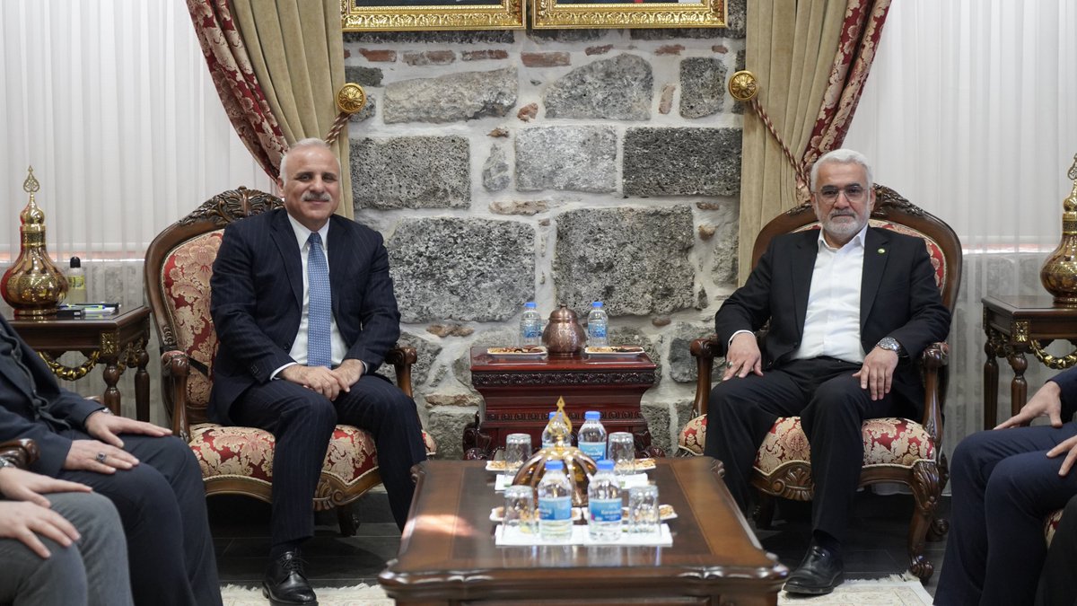 HurDavaPartisi's tweet photo. Diyarbakır’daki temaslarını sürdüren Genel Başkanımız Sayın Zekeriya Yapıcıoğlu, Diyarbakır Valisi Sayın Murat Zorluoğlu‘nu ziyaret etti. https://t.co/6r9RptRAxp