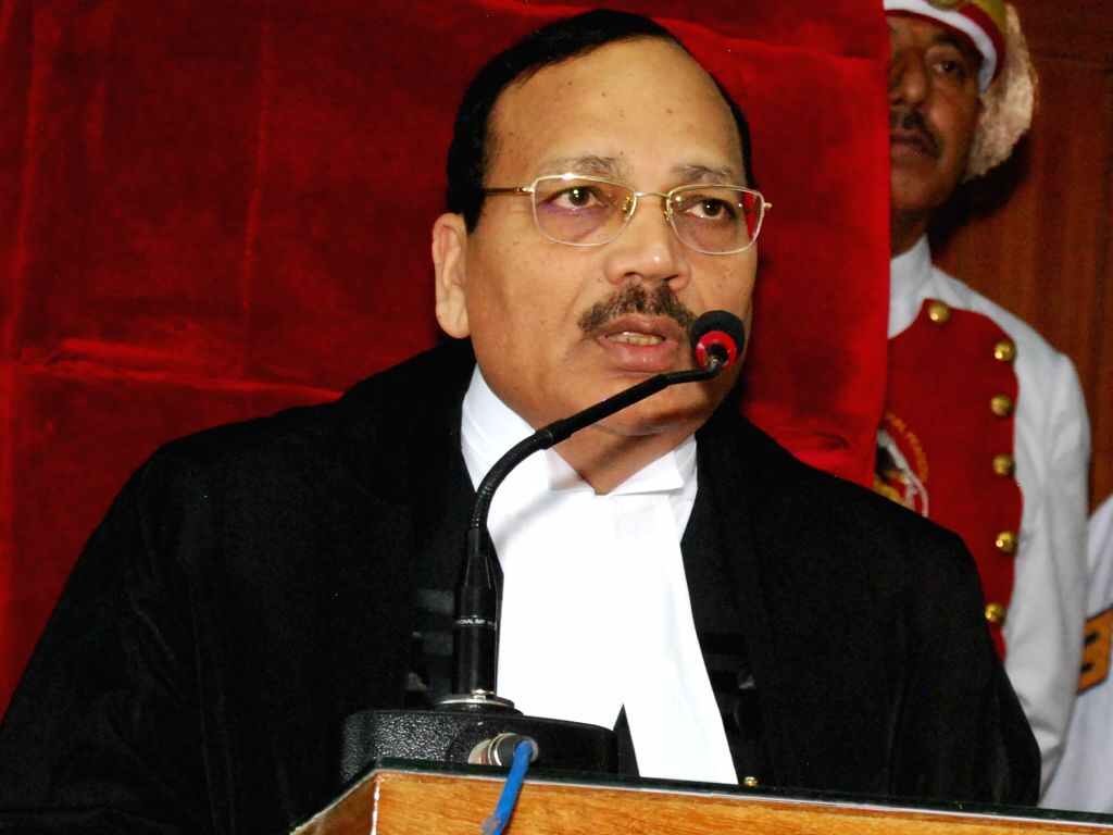 San_so_deep's tweet photo. BIG BREAKING NEWS 🚨 Supreme Court bans Ranveer Allahbadia from travelling abroad. Ranveer Allahabadia will have to submit his passport. 
SC also bars Ranveer Allahbadia, Samay Raina, Apoorva Mukhija from Airing Any Show &amp; bans India's Got Latent show till further orders. https://t.co/KoT1SLnmze