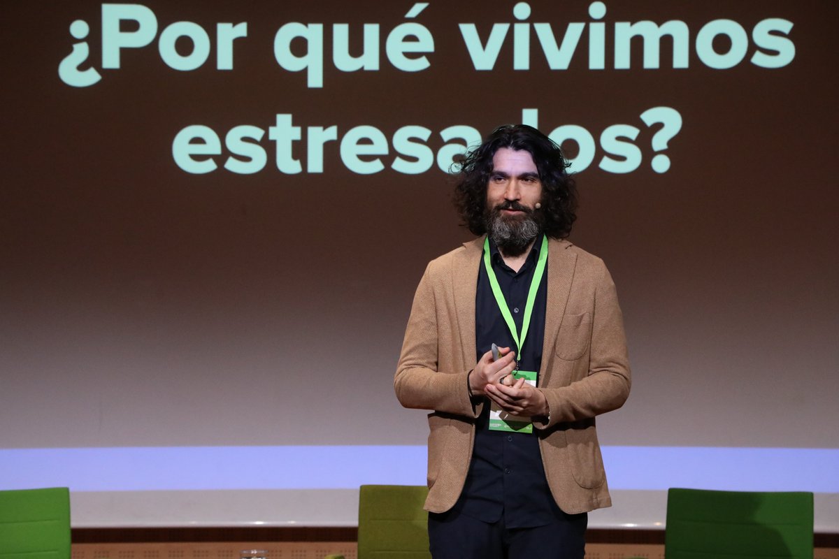 🔵 #FIAB celebró hace unas semanas el IV foro de #NutriciONsensata, en colaboración con <a href="/ufvmadrid/">Universidad Francisco de Vitoria</a> y que contó con <a href="/gustavodietz/">Gustavo G. Diez (x)</a> (<a href="/NirakaraOrg/">Instituto de Investigación y Formación</a>), durante la conferencia inaugural: Programados para la supervivencia. Papel biológico y evolutivo del estrés. 

youtu.be/LlvwWZB9acw