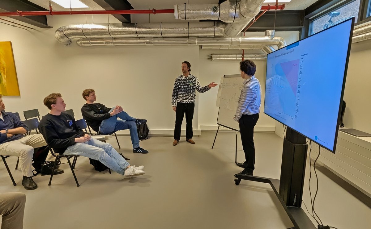 Last week we delivered coaching sessions for the #PhilipsInnovationAward semi-finalist startups. The startups explored customer-centric innovation, with a focus on validating product-market fit and driving early business impact - approaches that help them scale their projects.