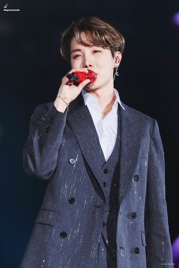 _dieulinhh_d's tweet photo. Happy birthday to our sunshine j-hope 🎂💜🎉🌈 https://t.co/OuzsNtKVCj