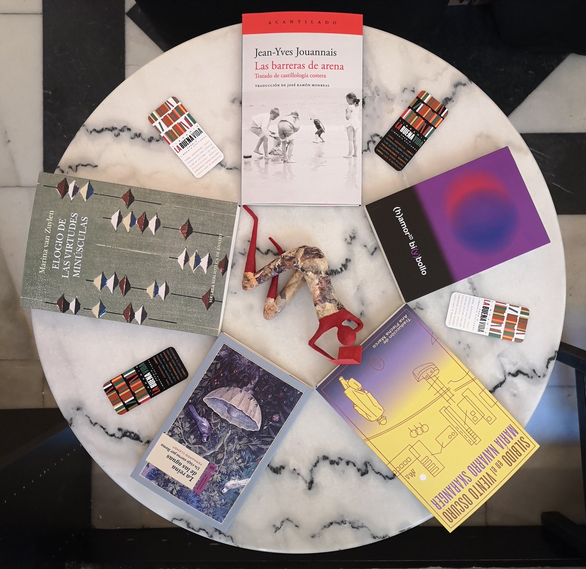 Ya están aquí las primeras novedades de la semana. Libros de <a href="/randomhouse_es/">Random House ES</a>, <a href="/AlfaguaraES/">Alfaguara</a>, <a href="/galloediciones/">Gallo Nero Ediciones</a>, <a href="/edicionesiruela/">Siruela</a>, <a href="/LumenEdit/">Editorial Lumen</a>, Grijalbo, <a href="/SalamandraEd/">Ediciones Salamandra</a>, <a href="/Acantilado1999/">Acantilado</a>, <a href="/continta_mt/">Continta Me Tienes</a>, <a href="/CirculoDeTizaES/">CirculoDeTiza</a>,  <a href="/LineaHorizonte/">LaLíneaDelHorizonte</a>

s.mtrbio.com/kdqaacbymx

<a href="/libreriasmadrid/">Librerías de Madrid</a>