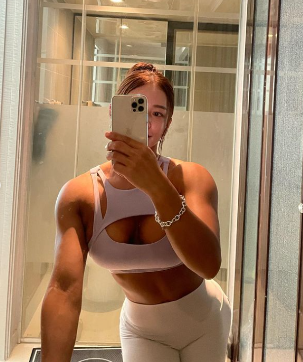 给姐姐点赞的j增加5厘米！姐姐给你摸大屁股！ #少妇 #熟女