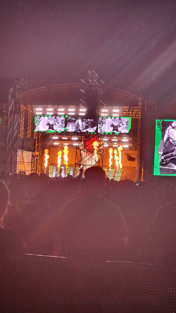 100220zee's tweet photo. Sangat. Sangat berarti konser kemarin!
Terimakasih karna sudah membuatnya tak terlupakan 🤘 https://t.co/h15sZiubTJ
