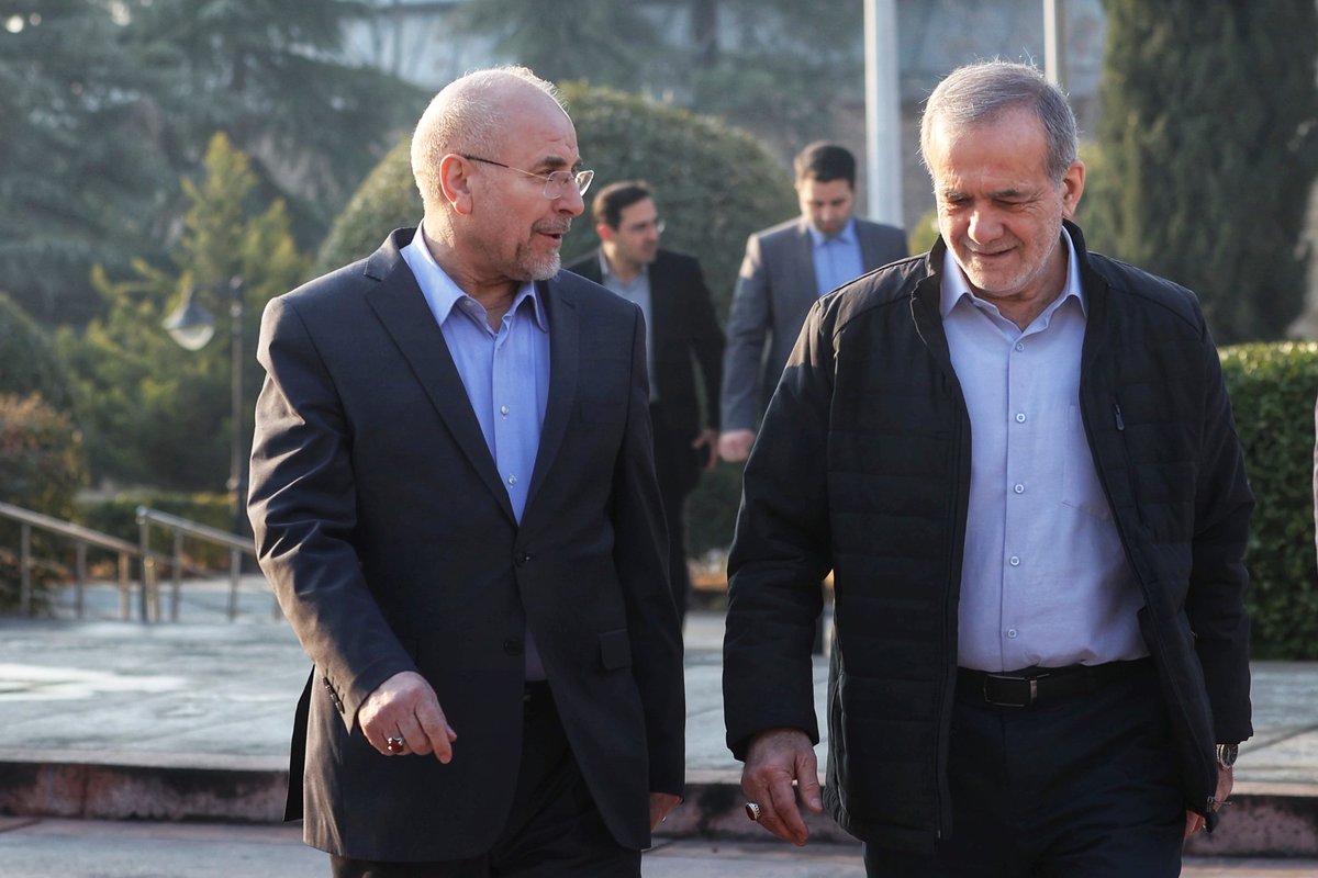 akkaf_ir's tweet image. حضور دکتر #پزشکیان در جلسه غیرعلنی مجلس برای بررسی موضوعات معیشتی و #ارز  مجلس به دنبال حل مشکلات کشور با وفاق