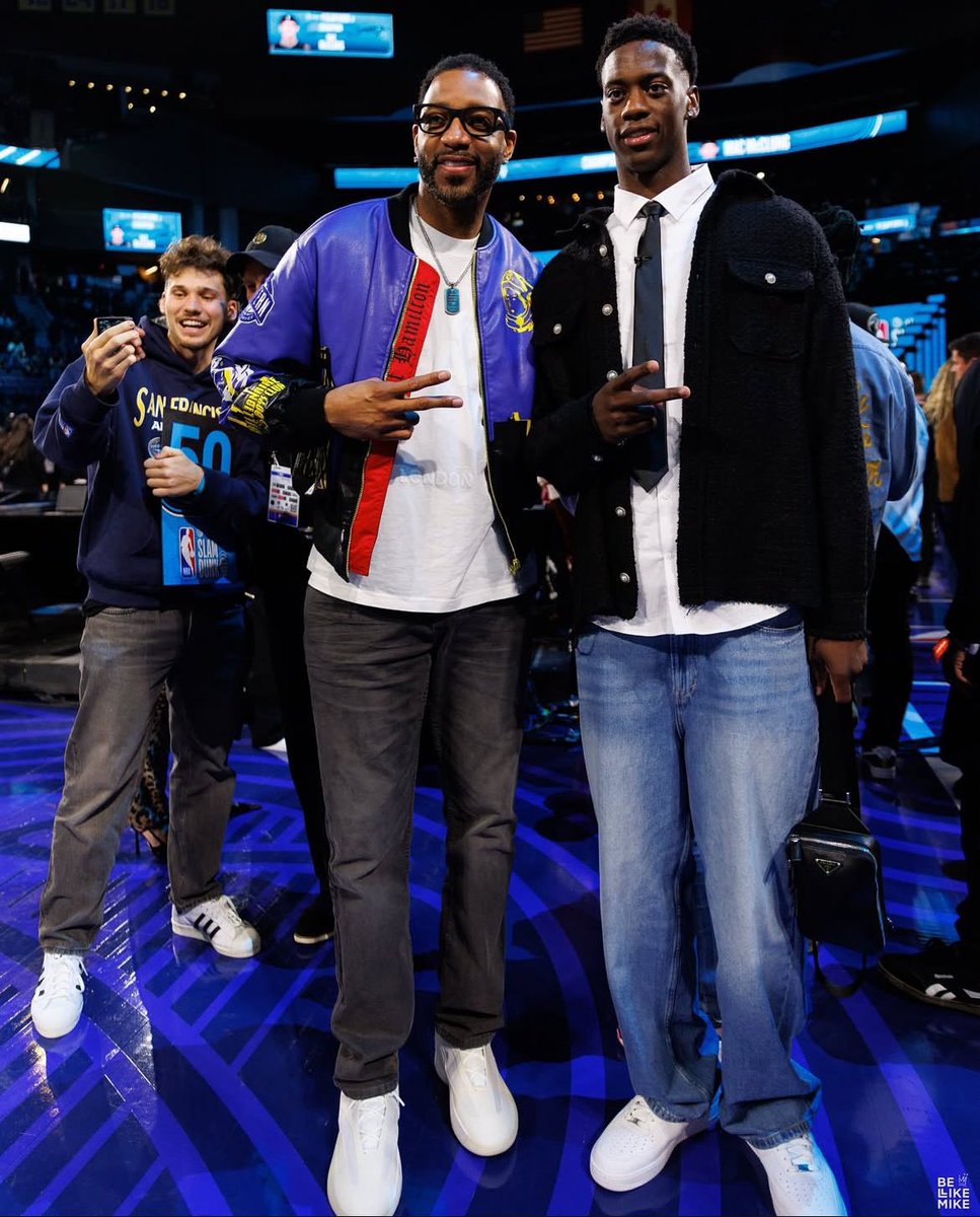 Dreamchasingmar's tweet photo. Am I tripping or is Aj like 6’11 now ?? https://t.co/mGk1xV6z0G