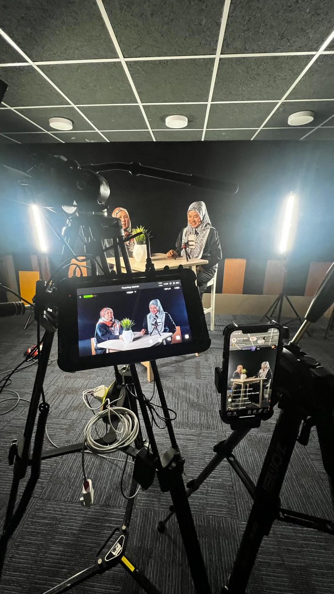 YoloLivTech's tweet photo. πΉ Video producer @HafizMohtar transformed school event streaming at Brainy Bunch in Malaysia using the YoloBox Pro. https://t.co/duhA8wKV7q
#yololiv #yolobox #yoloboxpro #livestream #streamsolution #broadcast #multicam #videoproduction #monitor #behindthescenes https://t.co/DDGF9SA6TF