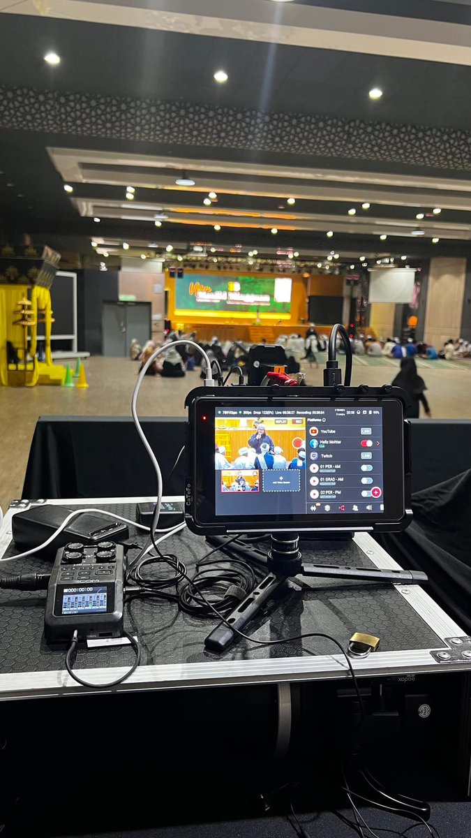 YoloLivTech's tweet photo. πΉ Video producer @HafizMohtar transformed school event streaming at Brainy Bunch in Malaysia using the YoloBox Pro. https://t.co/duhA8wKV7q
#yololiv #yolobox #yoloboxpro #livestream #streamsolution #broadcast #multicam #videoproduction #monitor #behindthescenes https://t.co/DDGF9SA6TF