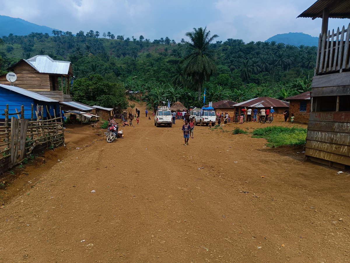 JustKYANGA's tweet photo. Une dizaine de pers venues de Kiomvu, fuiant avancées M23, disparues, après qu'1 pont en liane ''Isanda'' sur la Rivière Ulindi a cédé, nuit du 18 au 19/2. Le Pont reliait les  Collectivités de Lwindi et Basile, Village Tukondo, Territoire de Mwenga, Sud Kivu. https://t.co/J5XC9DXzOw
