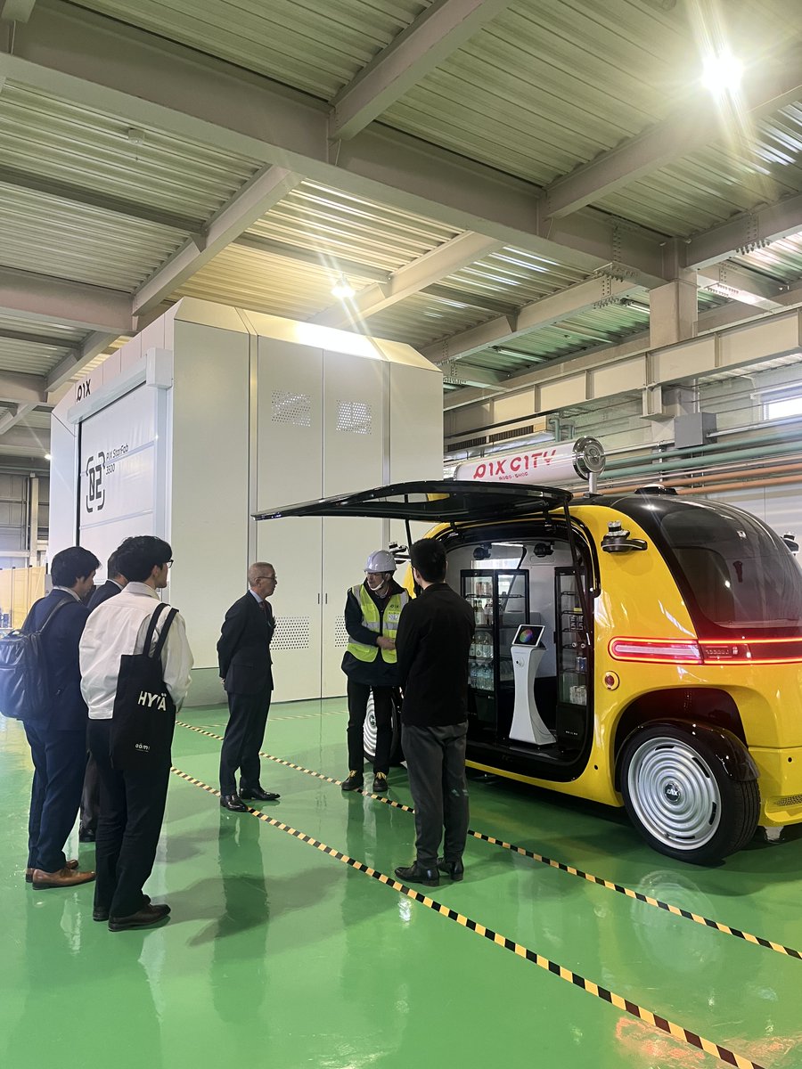 Pixjapan2024's tweet photo. 【茅ヶ崎市副市長が湘南イノベーション工場を視察】
本日、茅ヶ崎市副市長一���が 湘南イノベーション工場 を訪れ、先進的な製造技術とスマートモビリティソリューションを視察！🚀✨
官民連携によるイノベーションの加速が期待される！💡