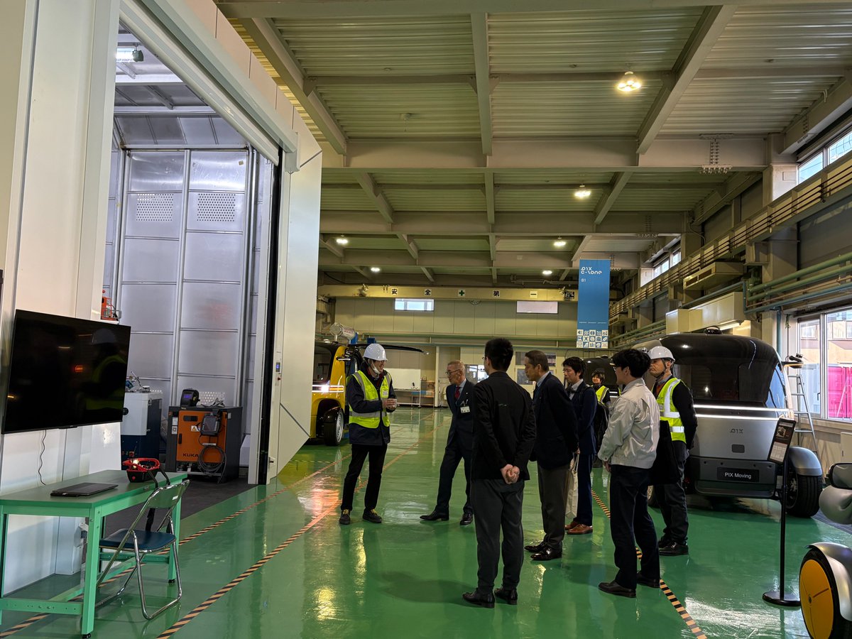 Pixjapan2024's tweet photo. 【茅ヶ崎市副市長が湘南イノベーション工場を視察】
本日、茅ヶ崎市副市長一���が 湘南イノベーション工場 を訪れ、先進的な製造技術とスマートモビリティソリューションを視察！🚀✨
官民連携によるイノベーションの加速が期待される！💡