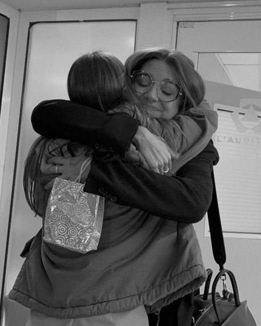 situmedises's tweet image. tantos años, tanta música, tantas ciudades y tantos abrazos que salvan; gracias por tanto amor y por ser casa siempre 💐 @anaguerra ojalá muchísimos más #felices31ana