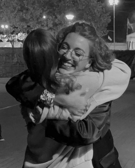 situmedises's tweet image. tantos años, tanta música, tantas ciudades y tantos abrazos que salvan; gracias por tanto amor y por ser casa siempre 💐 @anaguerra ojalá muchísimos más #felices31ana