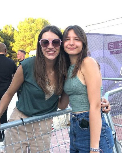 situmedises's tweet image. tantos años, tanta música, tantas ciudades y tantos abrazos que salvan; gracias por tanto amor y por ser casa siempre 💐 @anaguerra ojalá muchísimos más #felices31ana