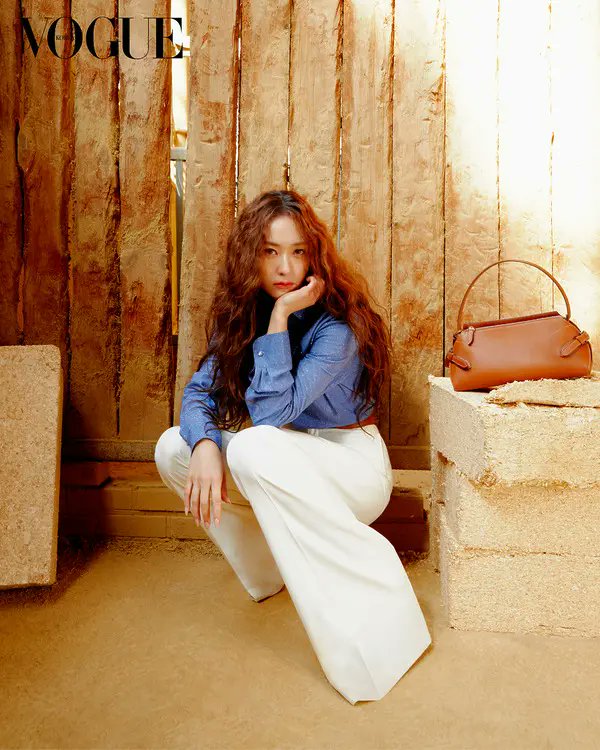 VOGUE KOREA tweet media