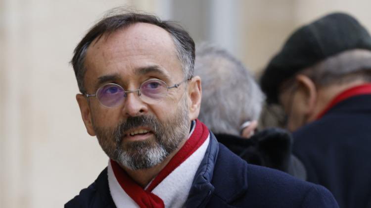 Soutien total à Robert Menard qui comparait aujourd’hui devant la justice pour avoir refusé de marier un Algérien sous OQTF en juillet 2023.  Il risque de perdre sa mairie de Nîmes, une amende de 75.000 euros et jusqu'à 5 ans de prison. On marche sur la tête.