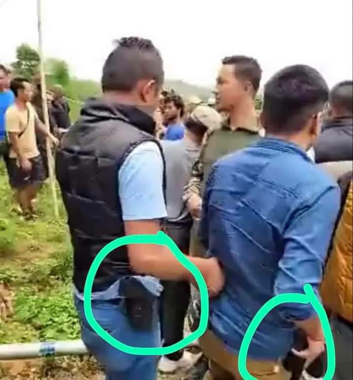 Sumkawn's tweet photo. This might be the mission that Barish Sharma referred to in his recent explosive speech: "He (Biren) is the one who sent us for a mission." 

On May 14, 2022, under Barish Sharma's leadership, a group of BJYM members forcefully led an incursion into the Kuki-dominated areas, brazenly brandishing firearms under the guise of a "Tree Plantation Drive" in the Thangting range of Churachandpur.

So #ManipurViolence is a well-engineered program even before 3rd May 2023. #BirenExposed

@PIBHomeAffairs @RajBhavManipur @MIB_India @PMOIndia @HMOIndia @NIA_India @CBIHeadquarters @aaryadixit26 @afridahussai @vijaita @NilimDutta @GauravGogoiAsm @BDUTT @BhardwajAnanya @vishalarora_in @HansrajMeena @Spearcorps @adgpi @official_dgar @BSF_India
