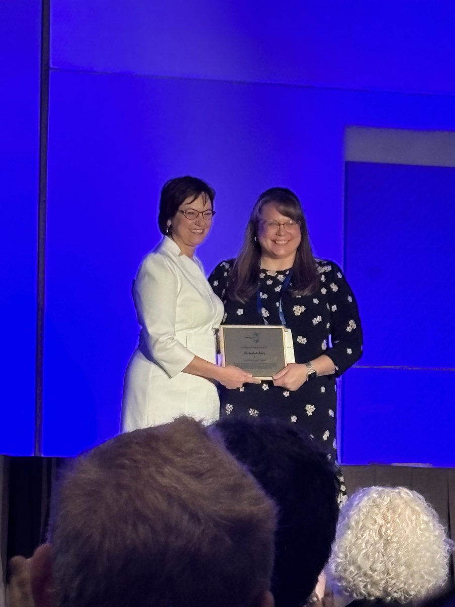 LabLegleiter's tweet image. Congratulations to Dr. Elizabeth Yates (former Legleiter Lab member) on receiving the outstanding researcher from a primary undergraduate institution award at the Biophysical Society Meeting in Los Angeles.