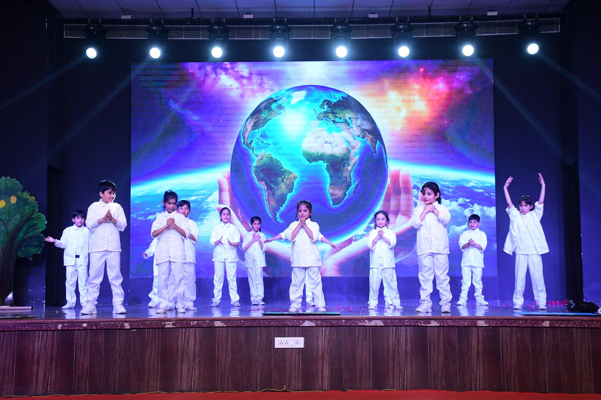 DdpsKota's tweet photo. Little steps, big impact!🌿
✨The young stars of DDPS lit up the stage at Spring Symphony with a mesmerizing dance, spreading the message of Save Trees, Save the Environment. Let's join hands to protect our planet for a greener tomorrow!
#SaveTrees #DDPSAnnualFunction #bestschool https://t.co/6KCQuGDGuA