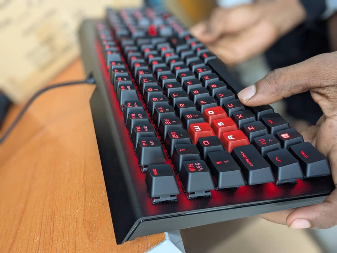 usedpointTz's tweet photo. Wanangu wa game

Nimewaletea Keyboard ya kuchezea game brand ya OMEN

BEI: 100,000/= tu https://t.co/k6gBdZwf3u
