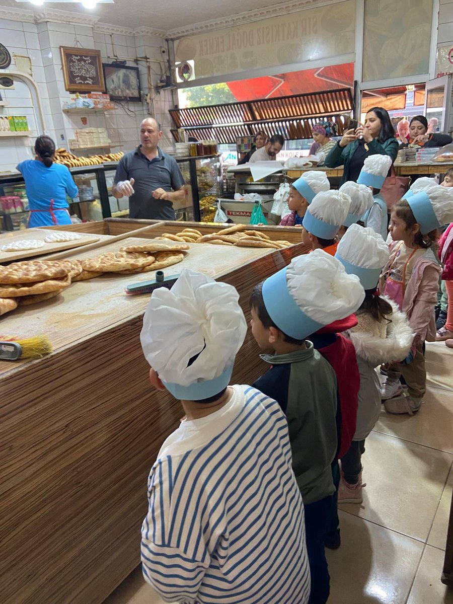 igdirisgb_76's tweet photo. Okulumda Sağlıklı Besleniyorum kapsamında sağlıklı ekmek yapımını gözlemlemek amacıyla Şuşa Anaokulu öğretmen ve öğrencileri  fırına gezi düzenlemişlerdir.
@tcmeb
@Yusuf__Tekin
@meb_dhgm
@omurfatih
@mebisgb
@ozkan_meb
@gun_aziz https://t.co/xcQVNwHg1k