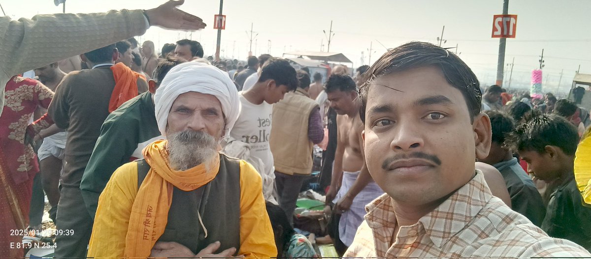 rajaramkumar19's tweet image. आभारी हूं उन्होंने ने मेरी साथ दिया 
#Thanksto kumbh mela police and administration who are 24*7  ready to help and ensure a  safe visit of every devotee.
#thanksto the railway who struggle a lot to manage these kinds of activities
#kumbh #कुम्भमेला #railway #fatherlove #Thanks