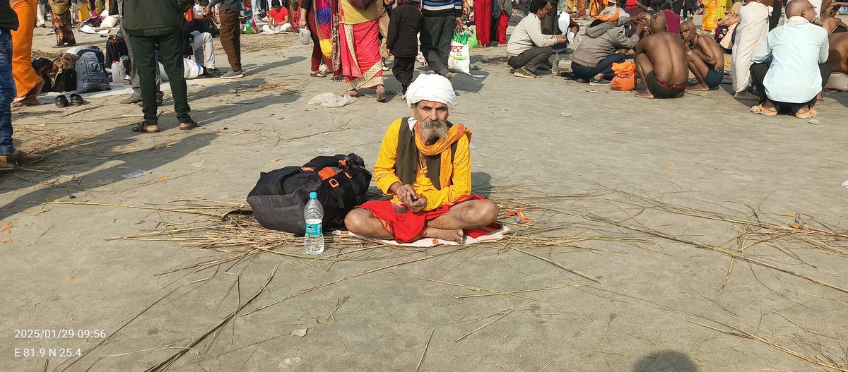 rajaramkumar19's tweet image. आभारी हूं उन्होंने ने मेरी साथ दिया 
#Thanksto kumbh mela police and administration who are 24*7  ready to help and ensure a  safe visit of every devotee.
#thanksto the railway who struggle a lot to manage these kinds of activities
#kumbh #कुम्भमेला #railway #fatherlove #Thanks