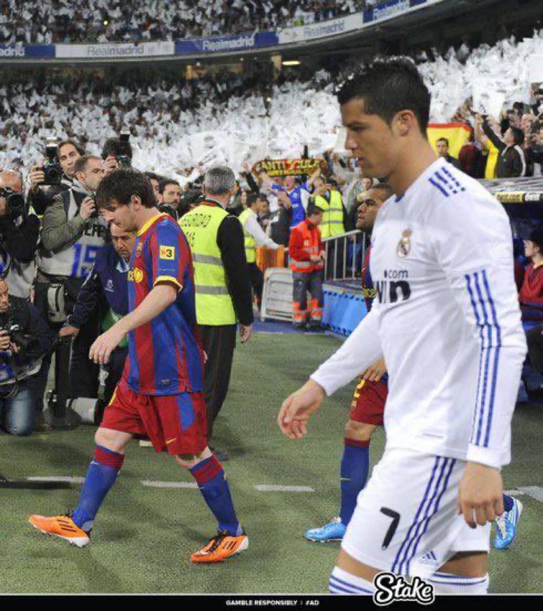 benopaonyx1's tweet photo. It's April 2011. The Champions League, La Liga and Spanish Cup all to decide.

All between Mourinho's Real Madrid and Pep's Barcelona, with Cristiano and Messi at their best.

4 games in 18 days. Fights, meltdowns, iconic moments.

Some might say football peaked here.

A Thread: https://t.co/8IxNKNC8yb