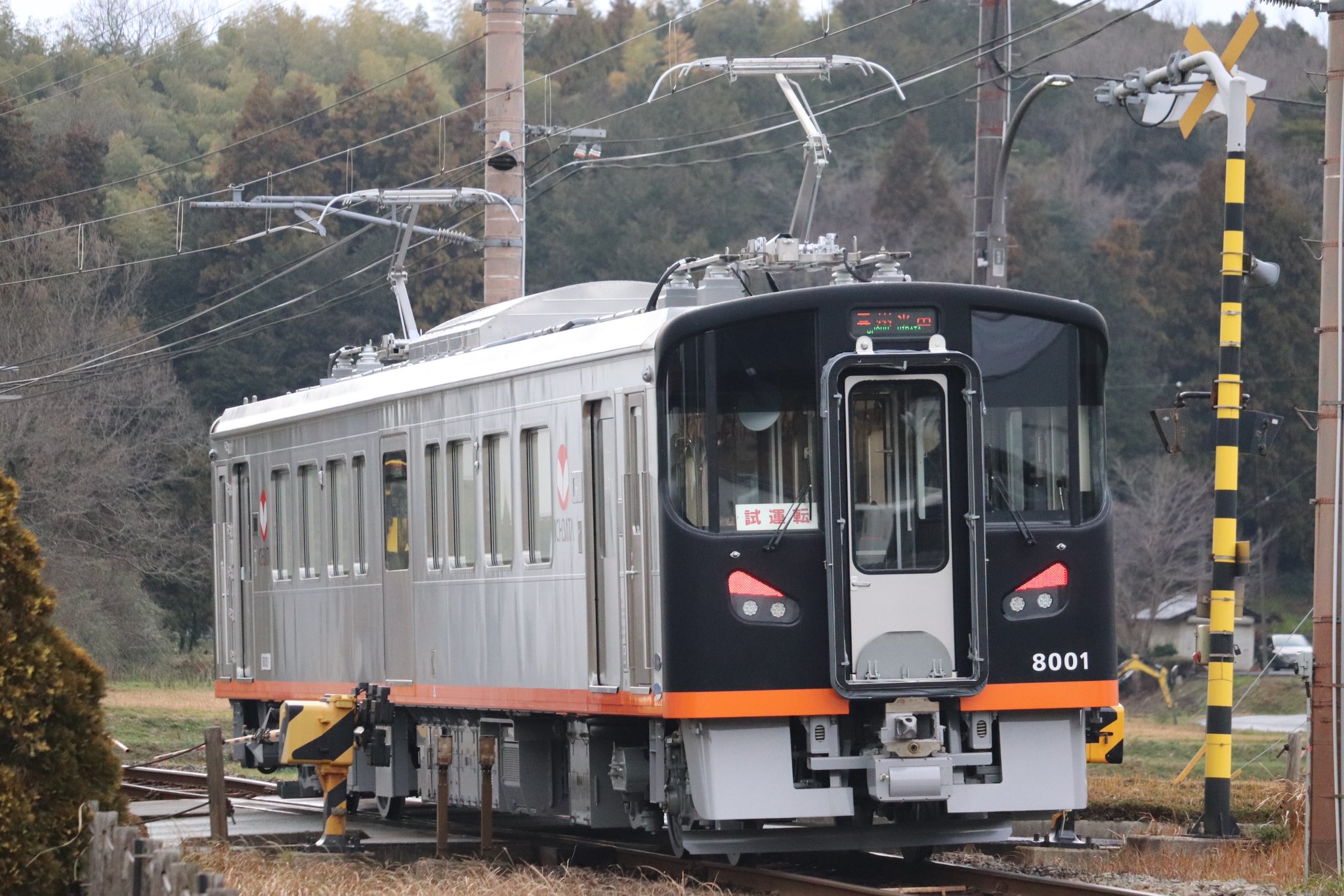 もけいや松原* 車掌室灯＆室内灯取付＋パンタスパーク点灯