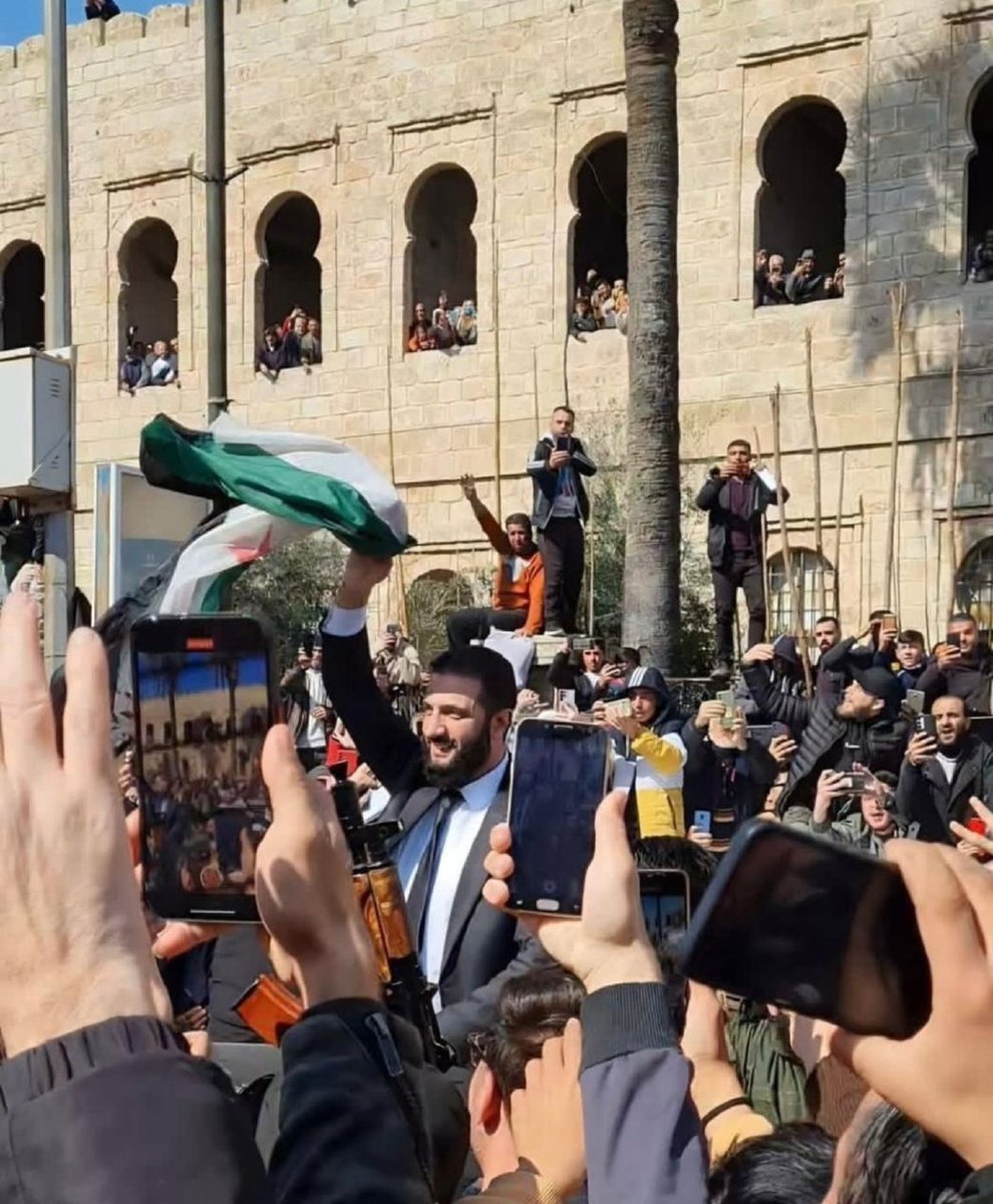 كهلُ الحروب، وشيخُها، وفَتاها. 💚