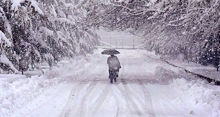 Türkiye Sibirya'dan gelen yeni bir soğuk havanın etkisi altına girdi. Hava sıcaklıkları yurt genelinde 8-12 derece azalacak.