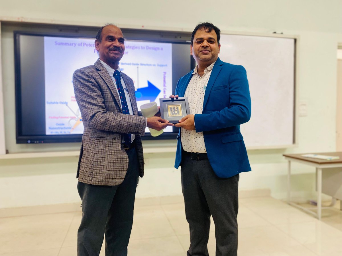 DashGroupNITR's tweet photo. Prof. Dash delivered an insightful invited talk at the Central University, Jharkhand. His expertise and innovative ideas truly resonated with the audience. 
#guestlecture  #centraluniversityjharkhand #research #innovation https://t.co/BwidLFiKWq
