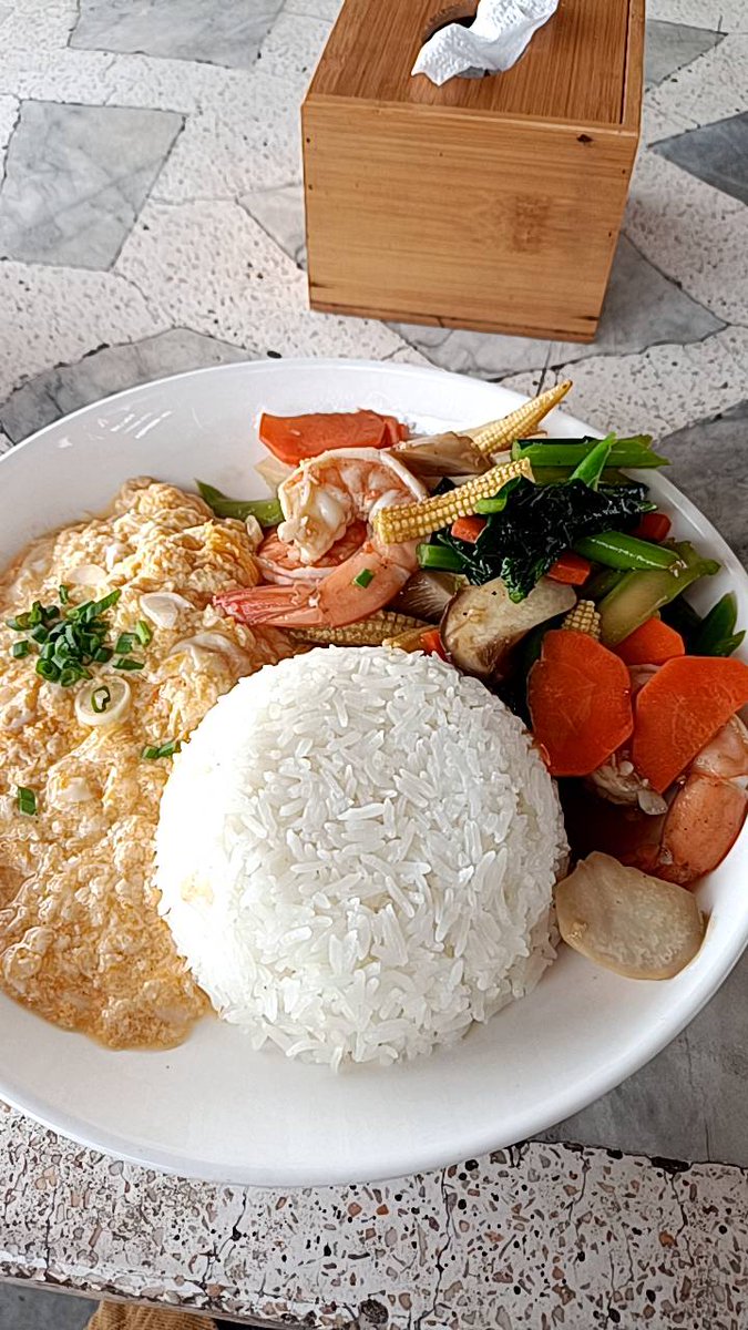 ปัญหาโลกแตกจริงนะ ว่าจะกินไรดี ... #บ่อวิน #ห้วยปราบ #อมตะซิตี้ #มาบยางพร #ปลวกแดง