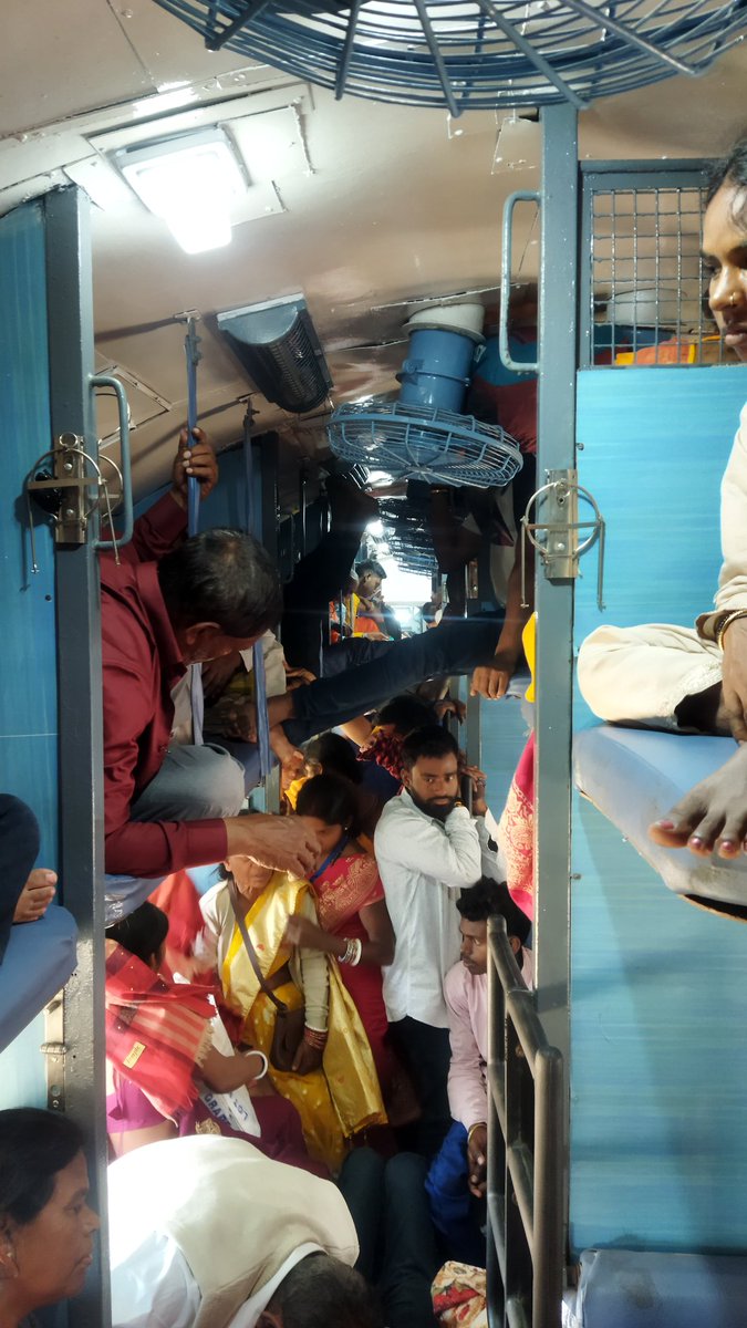 Pushpalikeme's tweet photo. Honorable Railway Minister @PiyushGoyal, you have started many facilities. But right now a train has left from Banaras which has been stopped. It has been at least one and a half hours, there is no electricity, no water, nothing. Tell me what are the arrangements?
@RailwaySeva https://t.co/Fjz8UvoGat