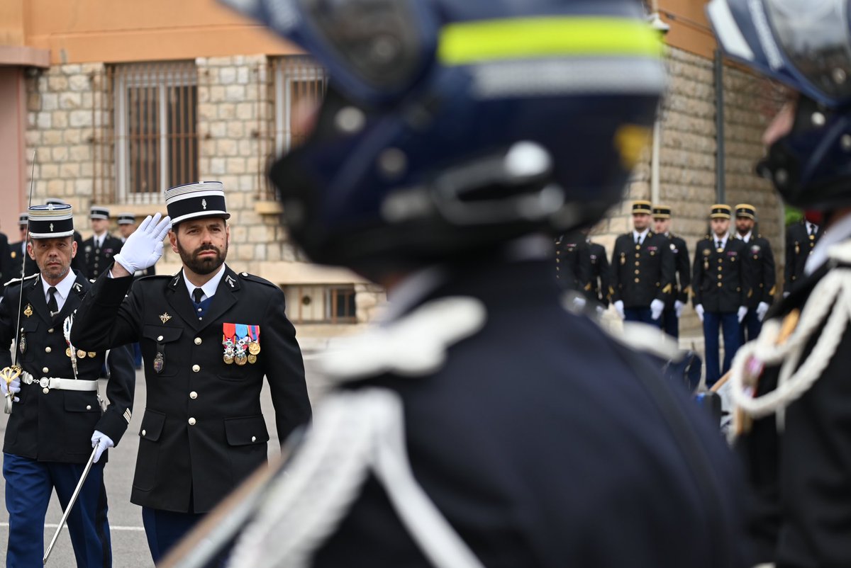 1/3
🇫🇷 Hier à Nice, hommage aux #HérosduQuotidien de la #Gendarmerie. En 2024, 13 gendarmes ont donné leur vie en servant la France. Une cérémonie émouvante pour honorer leur mémoire et leur engagement.