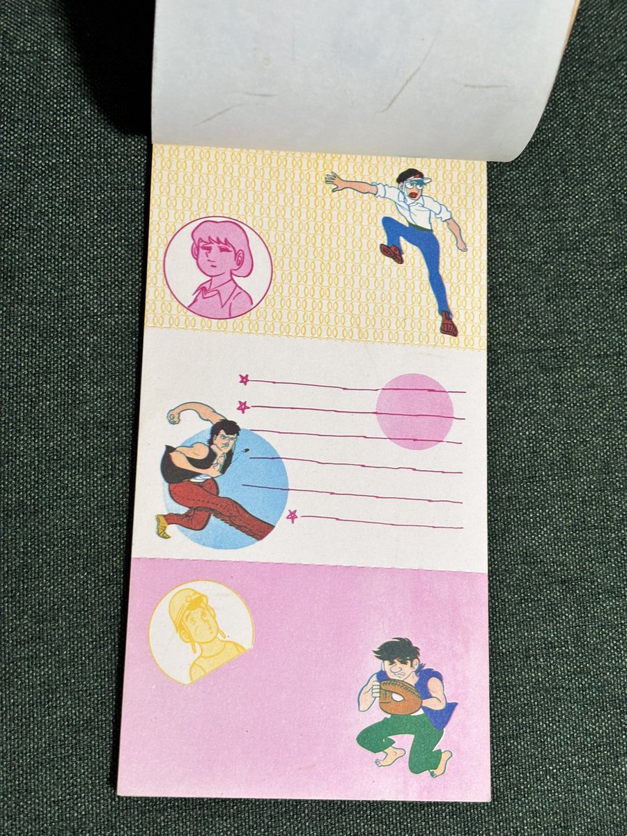 アパッチ野球軍のメモ帳届いた。当然粘着力は皆無なので剥がれてきて