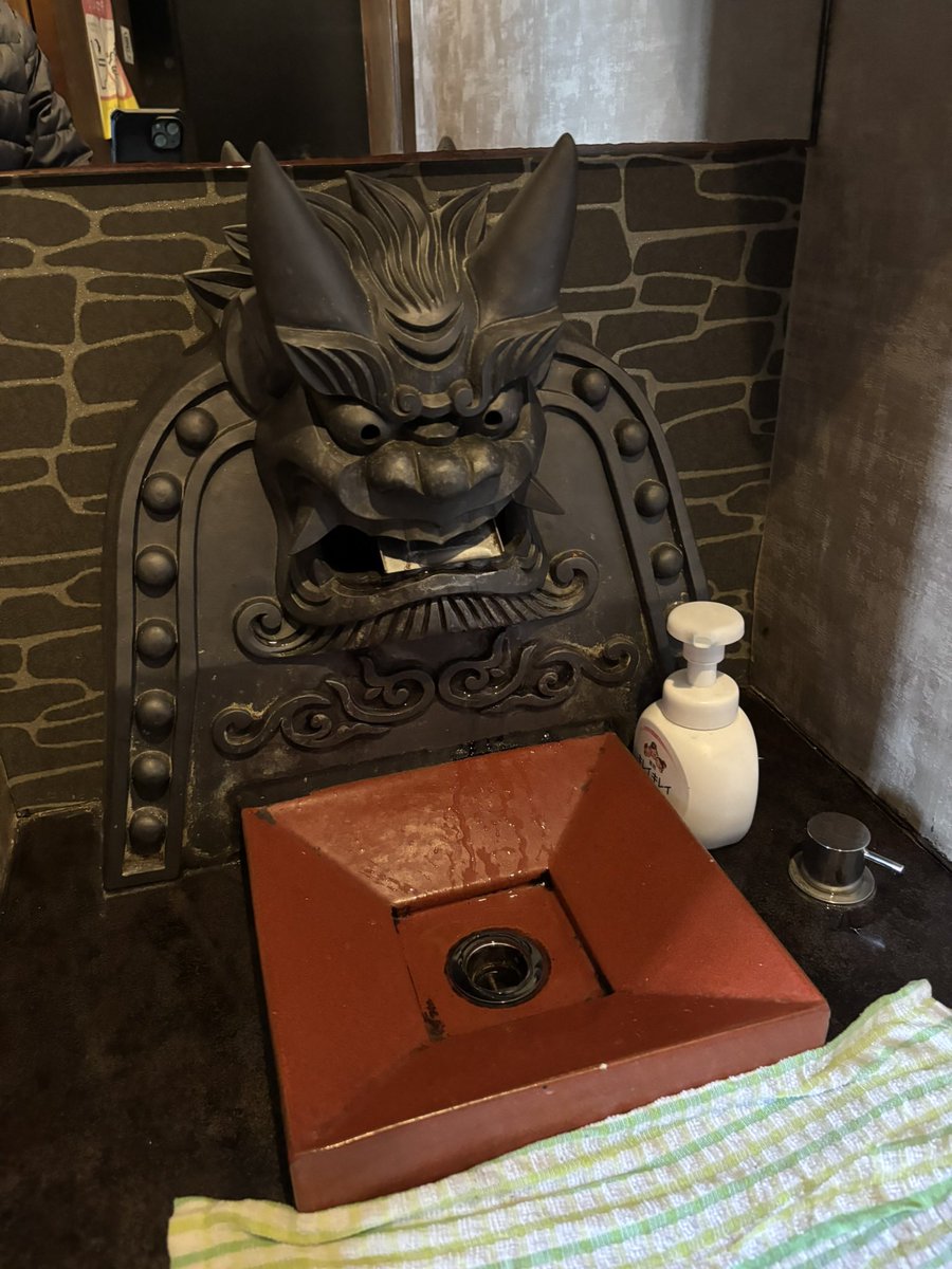 倉成央先生のカウンセリングを学びました。

鍵をかけているインナーチャイルドを再体験して息と共に吐き出していく。
これにより本当の感情を見つけて、旦那に怒っていたと思っていたら実は寂しかったということがわかったりする。
自分が受けたり、他の人の変化を見ているとその凄さを実感しました！