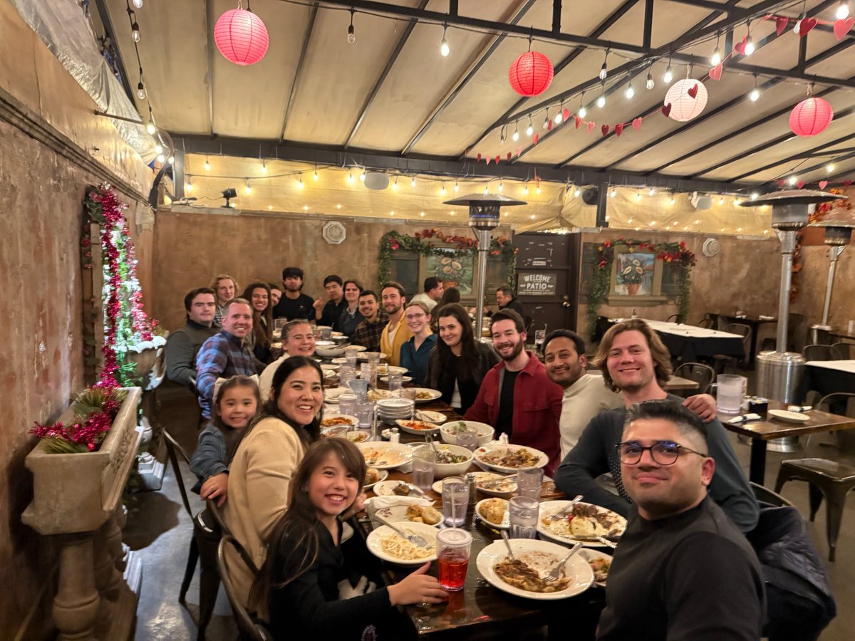 Lab dinner at C&amp;Os with a few alums!