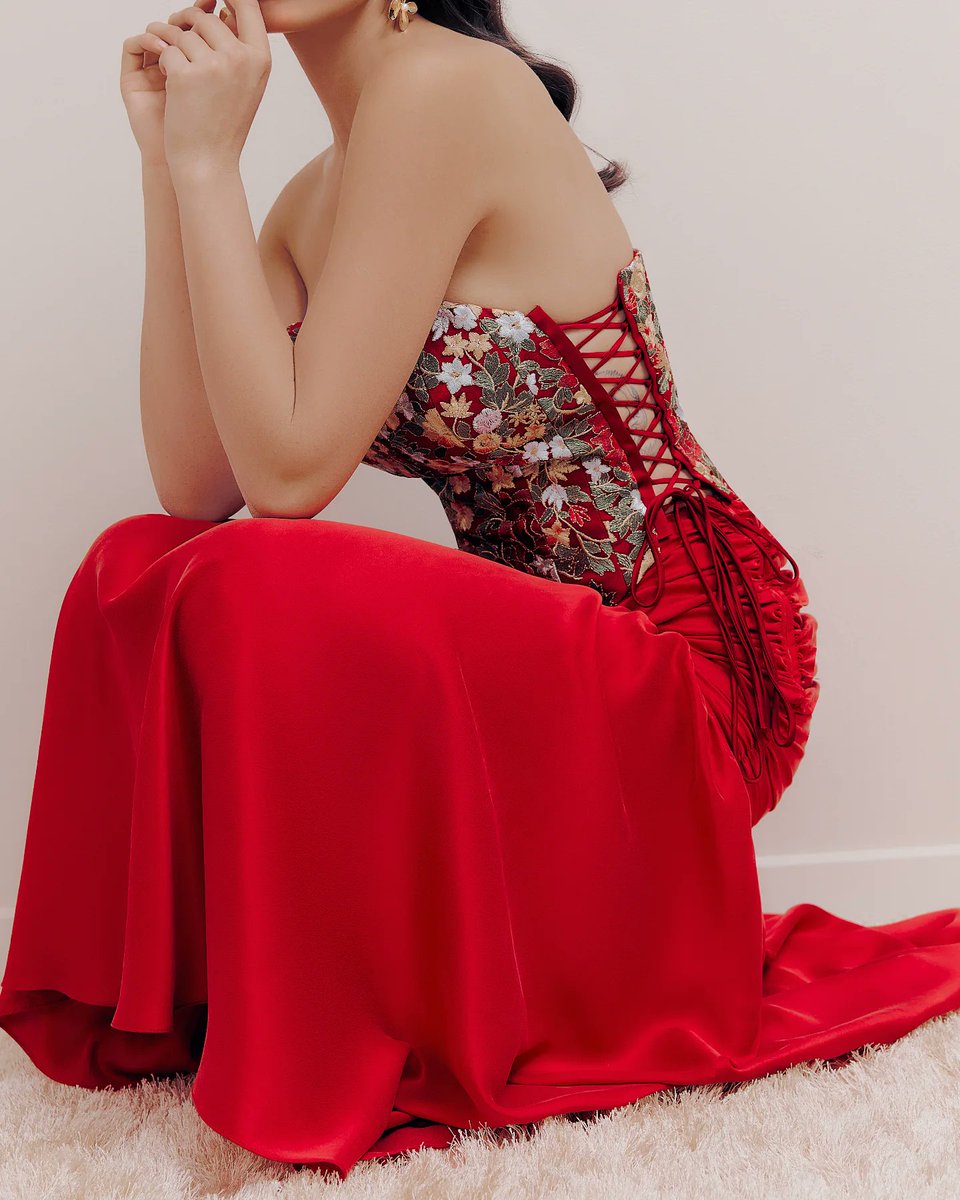 Elsavaboutique's tweet photo. Draped in beauty, wrapped in emotion—because love always finds its way into the details.

#elsava #fashion #neverapart https://t.co/CJCKBFsJOb