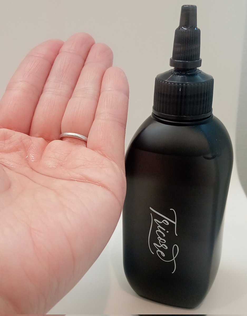 mn40281683's tweet image. Tricore温感ヘッドスパトリートメント🌟

髪と反応して優しいクリームが包み込む、新感覚の生トリートメント。髪全体になじませたらすぐにすすいでOK！しっとり、するするでまとまりのある仕上がり♥️

#PR
#tricore
#トリコレ 
#温感生トリートメント
#トリコレでちゅるん髪
#韓国コスメ