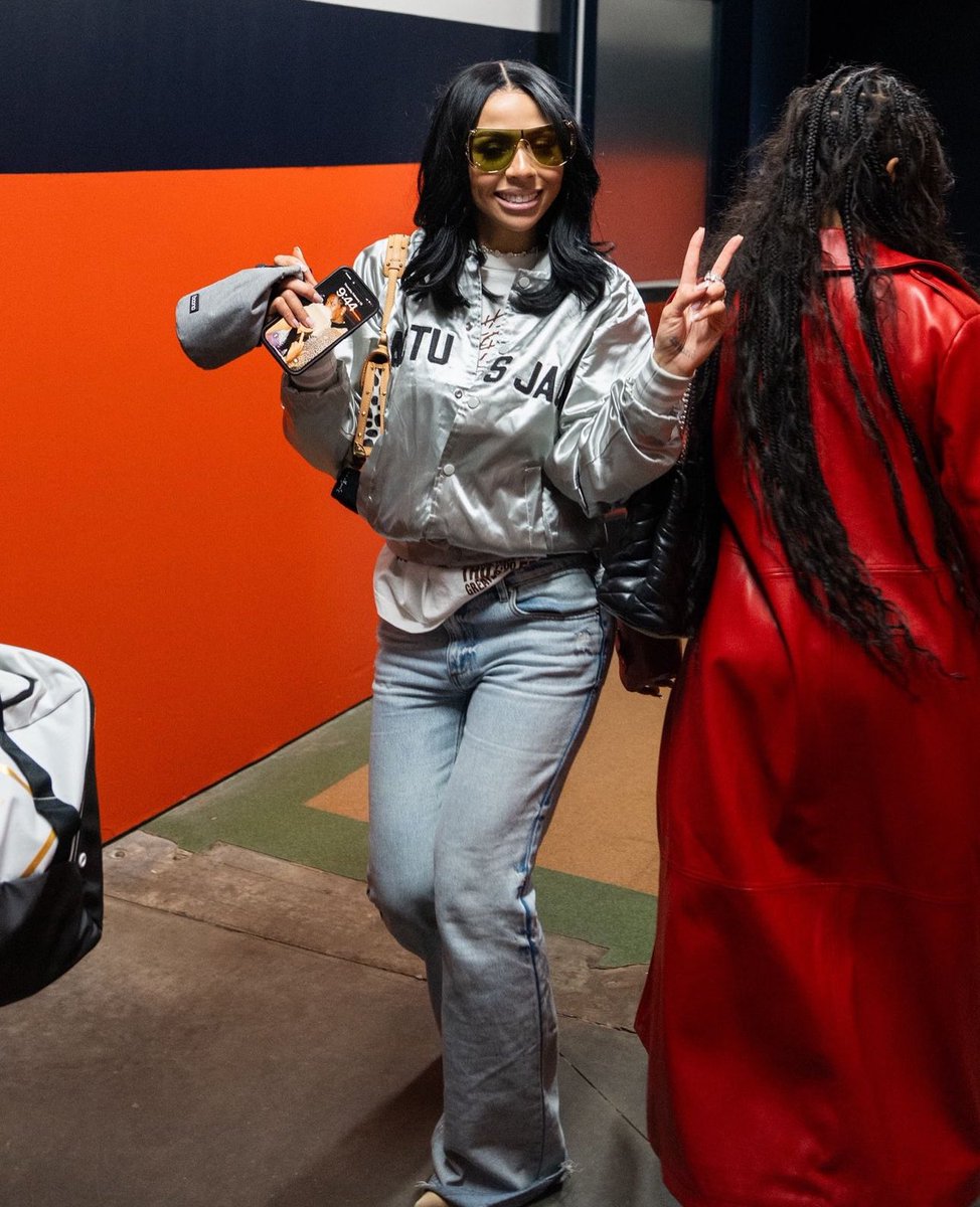 Mariah after the game 🥎
📸 <a href="/shotbyevang/">Evan</a>