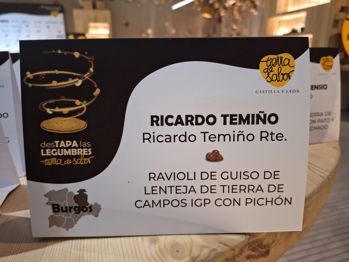 LentejaTiCampos's tweet photo. Ayer asistimos a la presentación de la II edición de #desTAPA las #legumbres @tierradesabor, que llevará a restaurantes de toda España los garbanzos, alubias y #lentejas de calidad de Castilla y León.

9️⃣ Chefs de la comunidad han participado en la presentación. https://t.co/z2yHajvhqb
