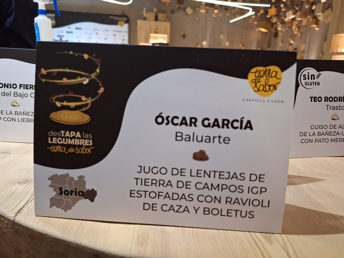 LentejaTiCampos's tweet photo. Ayer asistimos a la presentación de la II edición de #desTAPA las #legumbres @tierradesabor, que llevará a restaurantes de toda España los garbanzos, alubias y #lentejas de calidad de Castilla y León.

9️⃣ Chefs de la comunidad han participado en la presentación. https://t.co/z2yHajvhqb